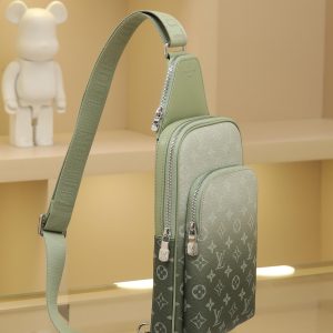 Alternative view of This Avenue crossbody bag in Damier Graphite canvas is the perfect companion for urban living: compact and stylish, it exudes a relaxed, unrestrained attitude.Features an adjustable shoulder strap for comfortable wear on either shoulder. Ergonomic design enhances carrying comfort. Dual zipper closure ensures secure storage for valuables. Dimensions: 20*31*7cm-9158065